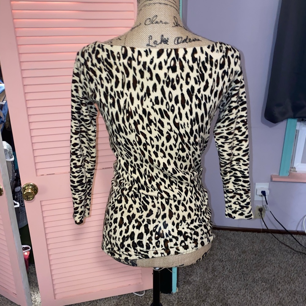 Leopard Print Sweater - Picture 2 of 3